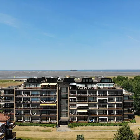 Urlaub In 1. Strandreihe *